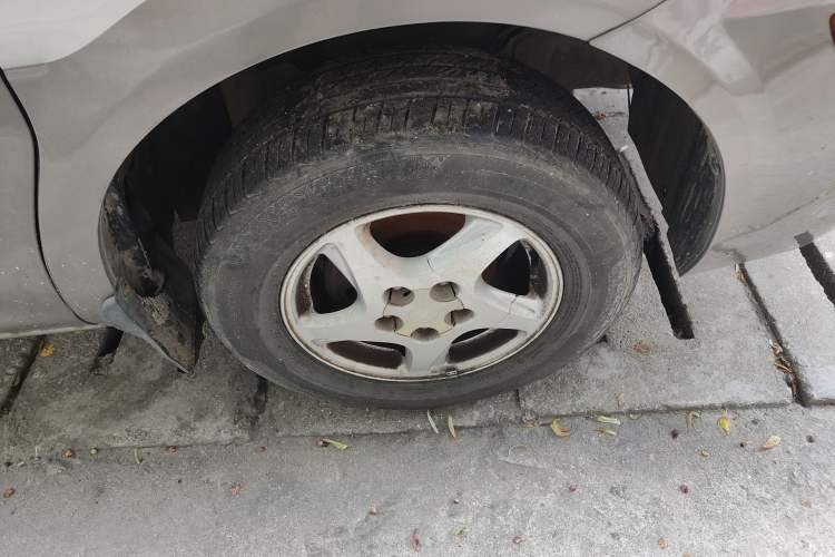 Used FORTHING Lingzhi 2014 M3 1.6L 7-seater Standard Model Right Front Wheel Hub