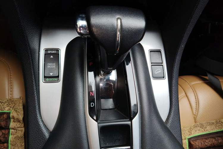 Used Honda Avancier 2020 240TURBO Two-Wheel Drive Premium Edition Gear Lever