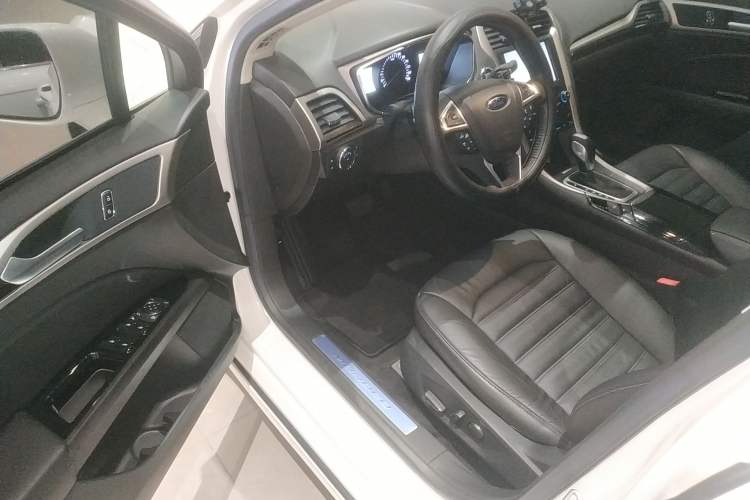 Used Ford Mondeo 2013 2.0L GTDi 200 Luxury Model
