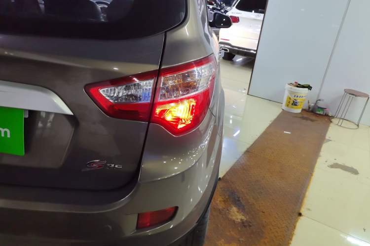 Used CHANGAN CS35 2015 1.6L Automatic Luxury Model China IV Standard
