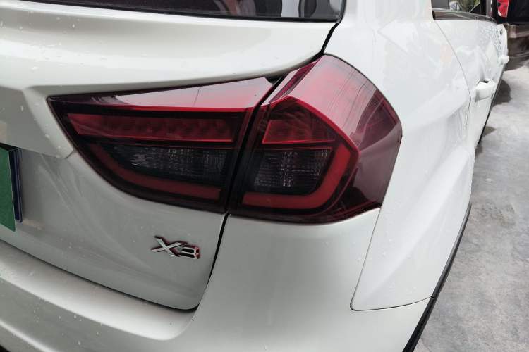 Used Geely Auto Vision X3 2019 Upgraded Model 1.5L CVT Prestige Version