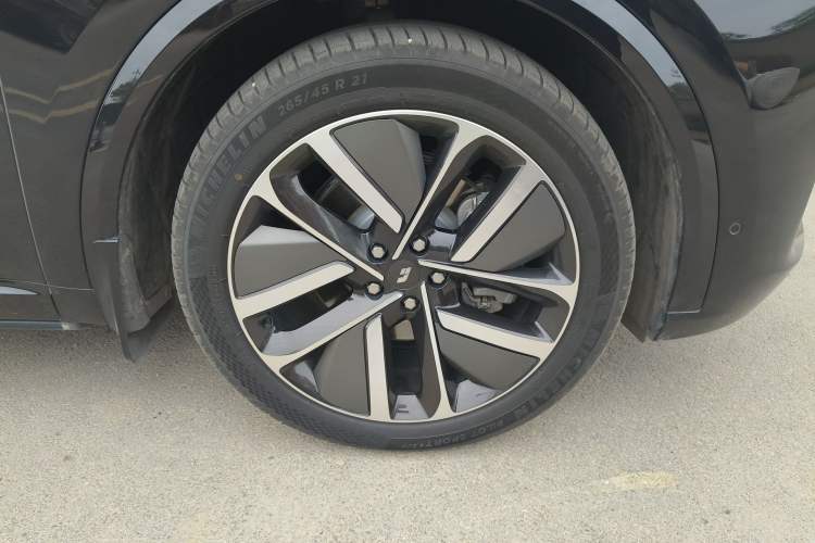 Used Li Auto L8 2023 Pro Model Right Front Wheel Hub