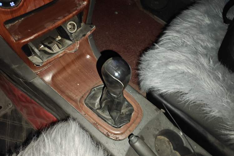 Used Dongfeng Shuaike 2011 1.5L Manual Standard Model 7 Seats China IV Standard Gear Lever