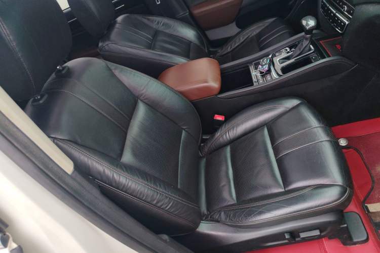 Used GAC Trumpchi GS7 2017 320T Two-Wheel-Drive Luxury Smart Connectivity Model Right Front Seat