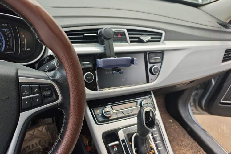 Used Geely Auto Emgrand X7 Sport 2016 1.8TD Automatic Smart Model Audio And AC Panel