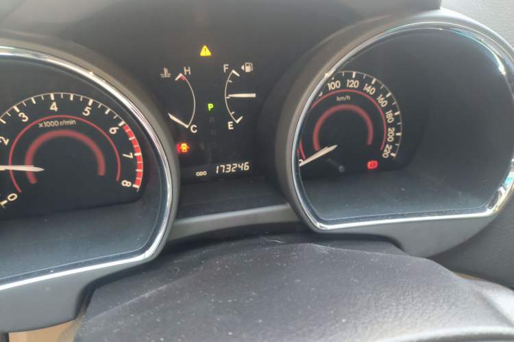 Used Toyota Highlander 2011 2.7L Two-Wheel Drive 7-Seater Luxury Edition Odometer Close Up