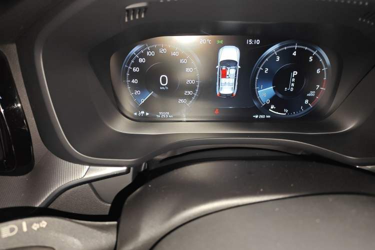 Used Volvo XC60 2019 T5 4x4 Smart & Dynamic Sport Edition China VI Standard Odometer Close Up