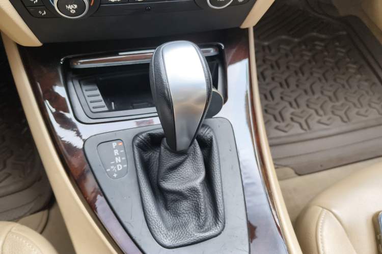 Used BMW 3 Series 2010 320i Luxury Model Gear Lever