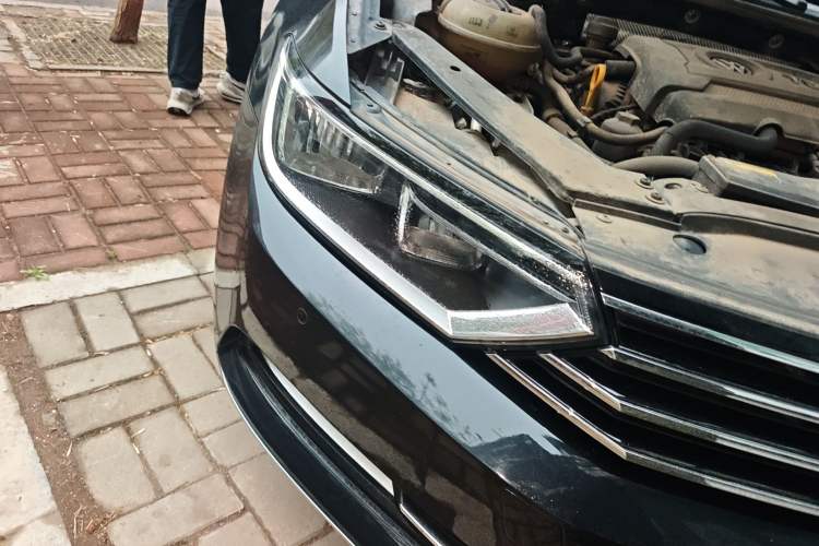 Used Volkswagen Magotan 2018 330TSI DSG Advanced Model Right Front Headlight