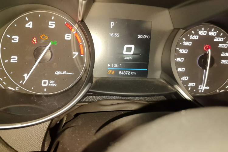 Used Alfa Romeo Giulia 2017 2.0T 200HP Elite Edition Odometer Close Up