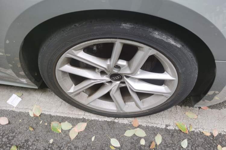 Used Audi A5 2022 Sportback 40 TFSI Fashionable and Dynamic Model Right Front Wheel Hub