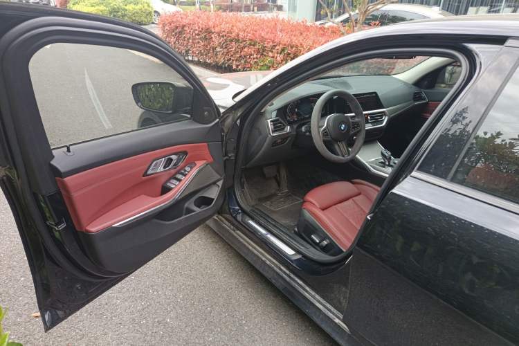 Used BMW 3 Series 2022 325i M Sport Night Edition Package Driver Seat