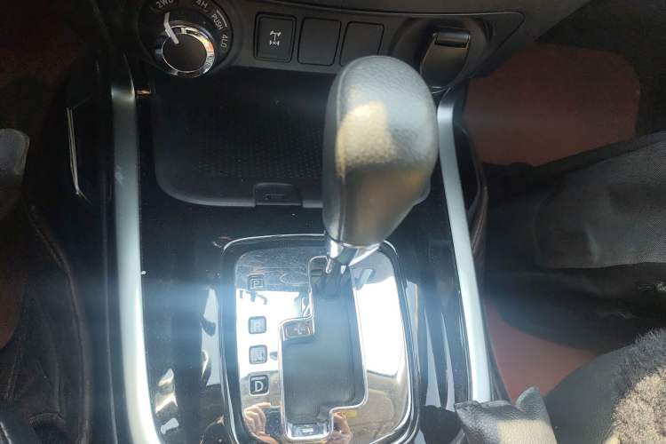 Used Nissan Terra 2020 2.5L XL Upper 4WD Automatic Four-Wheel Drive Luxury Edition Gear Lever
