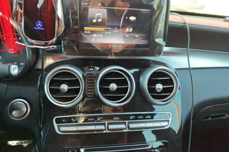 Used Mercedes-Benz GLC 2017 GLC 260 4MATIC Dynamic Edition Audio And AC Panel