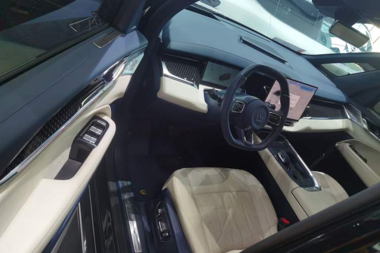 Used Zeekr 009 2024 Six-Seat Executive Version 4WD 108 kWh
