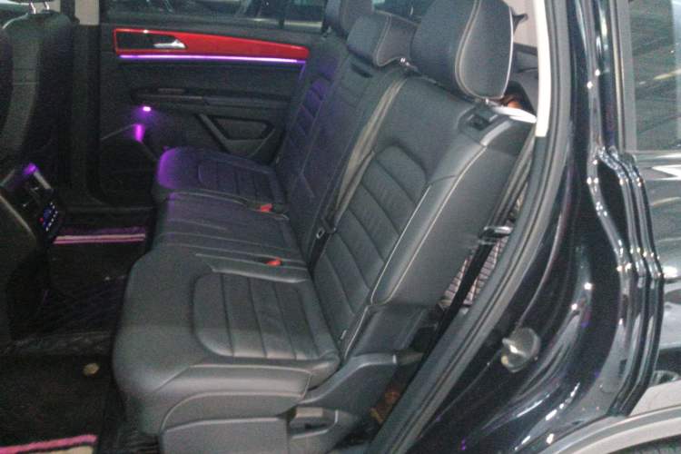 Used Volkswagen Teramont 2017 330TSI Two-Wheel-Drive Luxury Edition Left Rear Seat