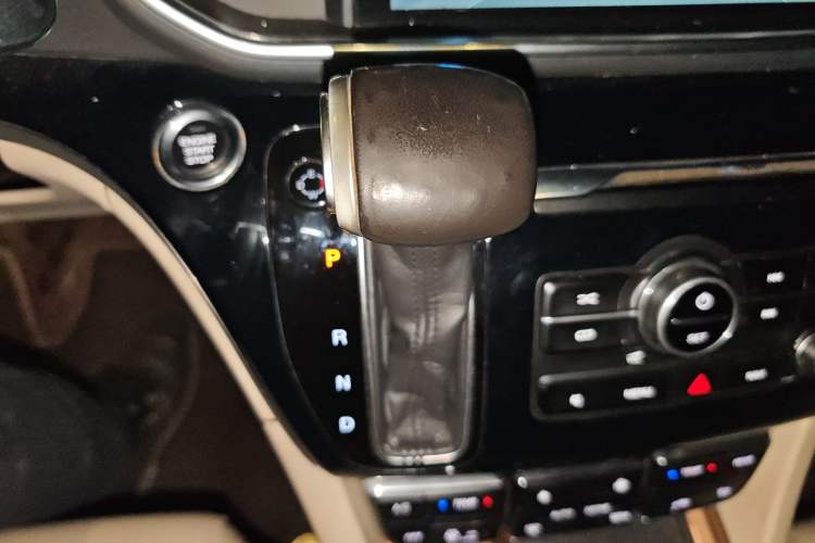Used GAC Trumpchi M8 2018 320T Luxury Edition Gear Lever