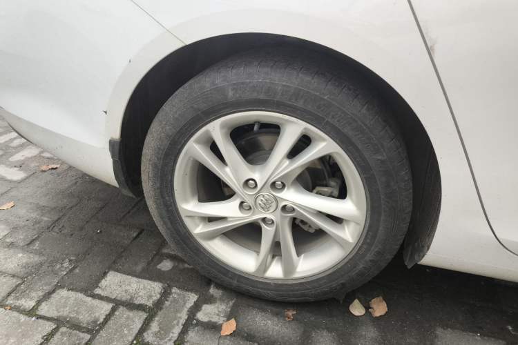 Used Buick Regal 2020 552T Elite Edition Right Rear Wheel Hub