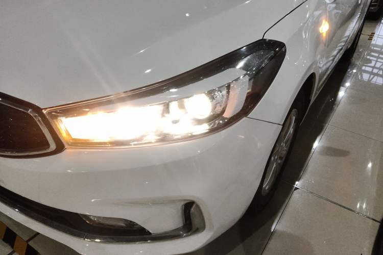 Used Kia K3 2016 1.6L Manual GL Left Front Headlight
