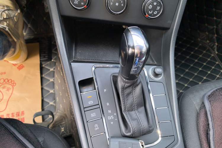 Used Volkswagen Bora 2021 1.5L Automatic Fashionable Smart Connectivity Version Gear Lever