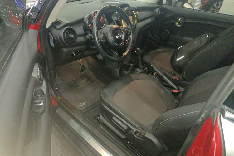 Used MINI MINI 2014 1.5T COOPER Fun
