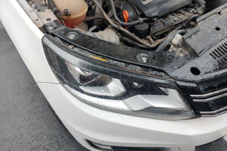 Used Volkswagen Tiguan 2013 1.8TSI Manual Two-Wheel Drive Trend Edition Right Front Headlight