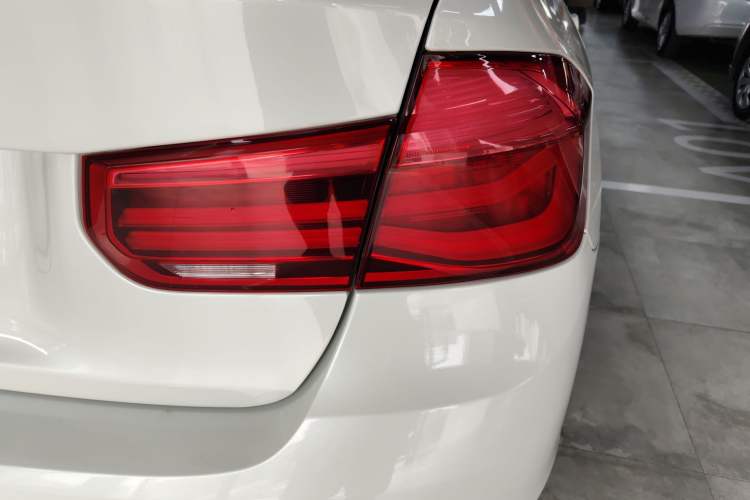 Used BMW 3 Series 2017 318Li Fashion Model Right Rear Taillight