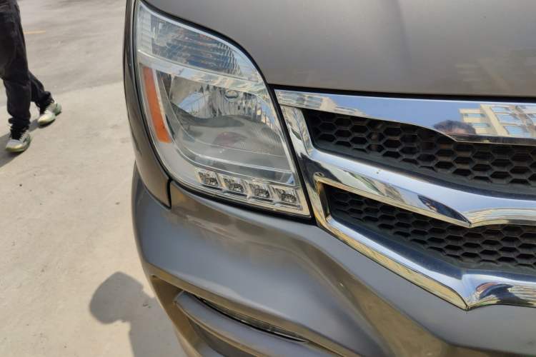 Used SAIC MAXUS Xintu V80  Right Front Headlight