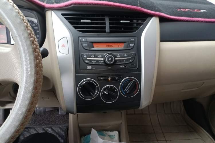 Used Venucia D50 2013 1.6L Manual Fashion Edition
