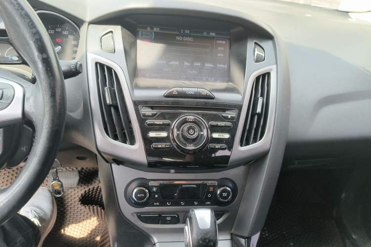 Used Ford Focus 2012 Hatchback 1.6L Automatic Fashion Edition Audio And AC Panel