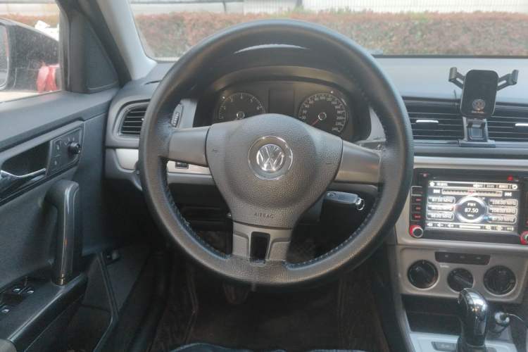 Used Volkswagen Lavida 2015 1.6L Automatic Fashion Edition Steering Wheel