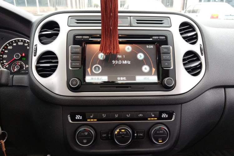 Used Volkswagen Tiguan 2013 1.8TSI Automatic Two-Wheel Drive Luxury Model Audio And AC Panel