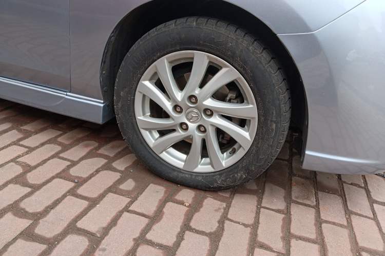 Used Mazda 5 2011 2.0L Automatic Comfort Edition Right Front Wheel Hub