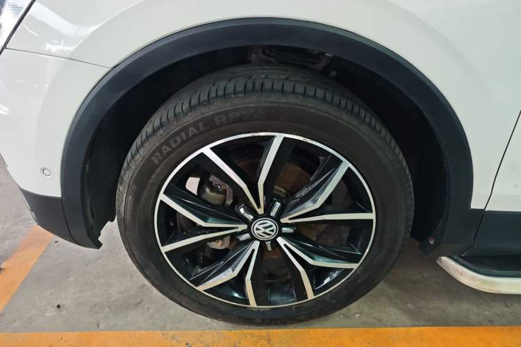 Used Volkswagen Tiguan L 2019 330TSI Automatic Two-Wheel Drive Smart Luxury Version China VI Standard
