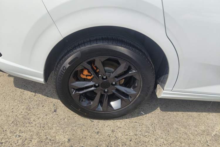 Used Dongfeng Aeolus Yixuan 2023 Mach Edition 1.5L Automatic Chasing Wind Version Right Rear Wheel Hub