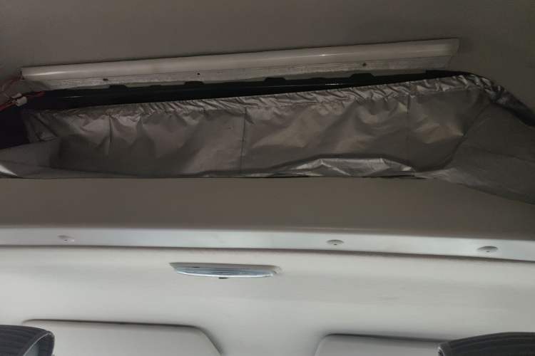 Used Ford Transit 2017 2.0T Gasoline Multi-Purpose Commercial Vehicle Mid-Drive Mid-Roof China V Standard
