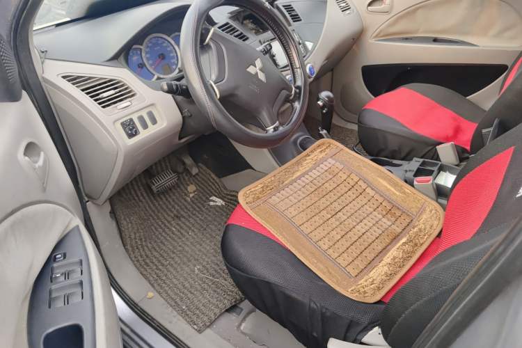 Used Mitsubishi Zinger 2011 2.0L Automatic Luxury Version Driver Seat