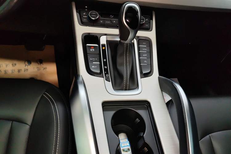 Used Geely Auto Emgrand X7 Sport 2018 1.8TD Automatic Two-Wheel Drive Smart Connect 4G Internet Edition