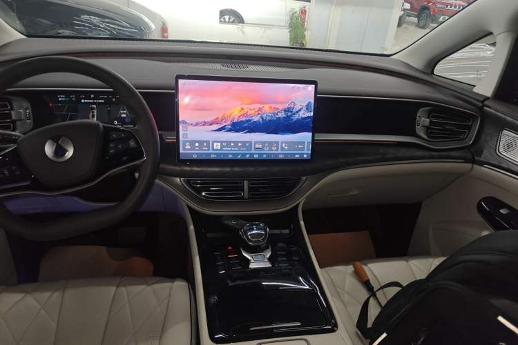 Used Denza D9 2024 DM-i 980 Four-Wheel Drive Prestige Model Audio And AC Panel