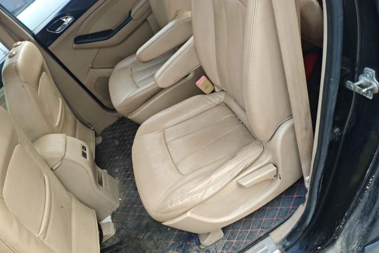 Used Baojun 730 2014 1.5L manual Comfort ESP version 7 seats
