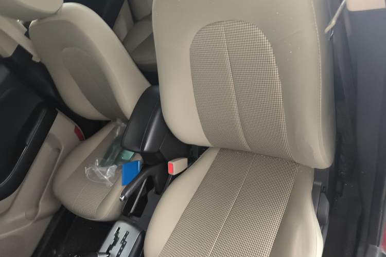 Used Hyundai Celesta 2011 1.6L Automatic Comfort Edition Left Front Seat