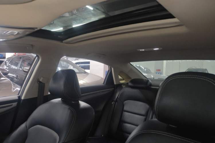 Used Geely Auto Emgrand GL 2017 1.8L Manual Elite Model Headliner