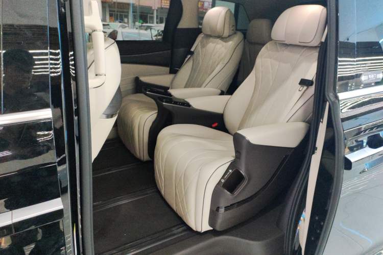 Used Denza D9 2024 DM-i 1050 Luxury Model Left Rear Seat