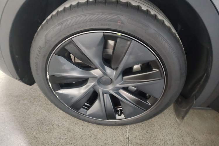 Used Tesla Model Y 2024 Rear-Wheel-Drive Version

