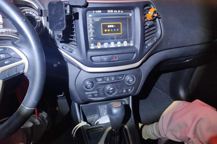 Used Jeep Cherokee 2017 2.0L Superior Edition