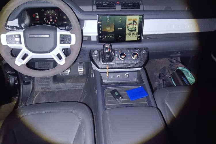 Used Land Rover Defender 2024 110 3.0T P400 XS Center Console