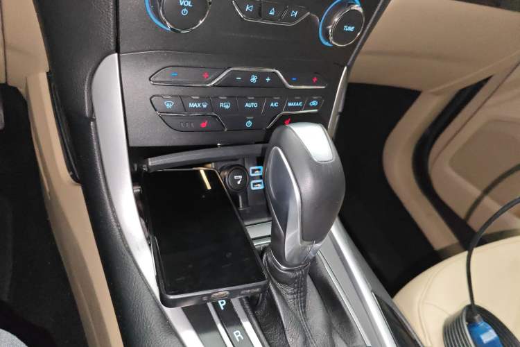 Used Ford Edge 2016 EcoBoost 245 Two-Wheel-Drive Titanium 7-Seater