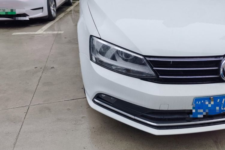 Used Volkswagen Sagitar 2015 230TSI Automatic Comfort Version Right Front Headlight