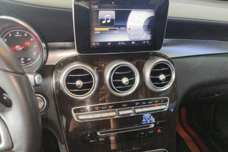 Used Mercedes-Benz GLC 2017 GLC 260 4MATIC Luxury Model Audio And AC Panel