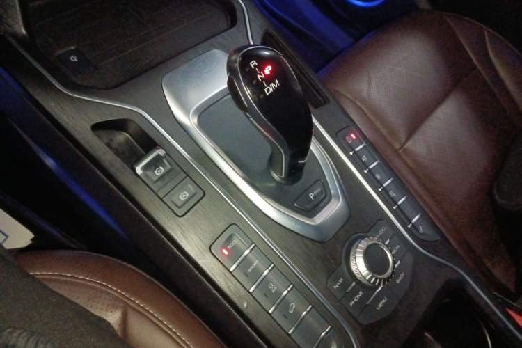 Used Wey VV6 2021 2.0T Two-Wheel Drive Smart Plus
